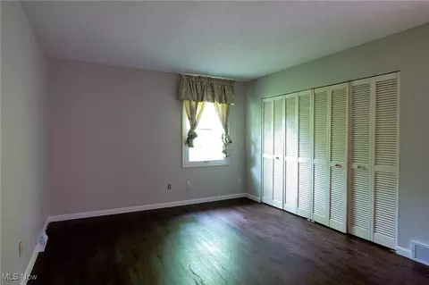 Bedroom - 8266 Steeplechase Dr, Mentor, OH 44060 photo 6 of 8