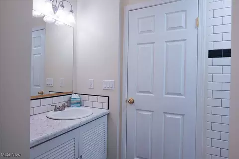Bath - 8266 Steeplechase Dr, Mentor, OH 44060 photo 5 of 5