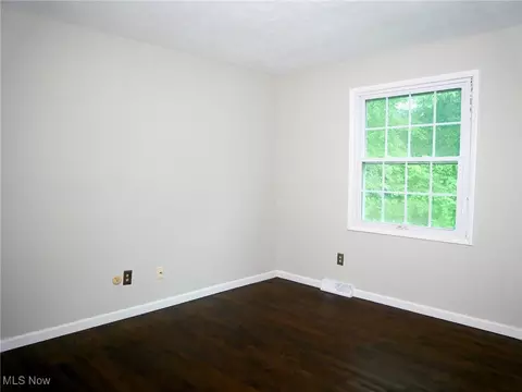 Bedroom - 8266 Steeplechase Dr, Mentor, OH 44060 photo 5 of 8