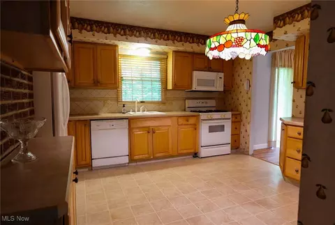 Kitchen - 8266 Steeplechase Dr, Mentor, OH 44060 photo 2 of 3