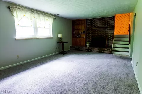 Living - 8266 Steeplechase Dr, Mentor, OH 44060 photo 8 of 8