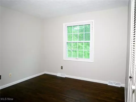 Bedroom - 8266 Steeplechase Dr, Mentor, OH 44060 photo 4 of 8