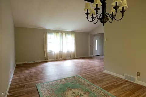 Living - 8266 Steeplechase Dr, Mentor, OH 44060 photo 5 of 8