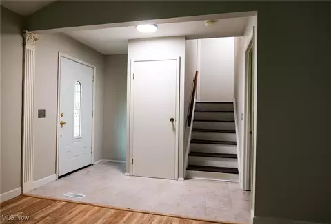 Entry Way - 8266 Steeplechase Dr, Mentor, OH 44060 photo 1 of 1