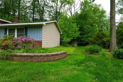 Exterior - 8266 Steeplechase Dr, Mentor, OH 44060 photo 2 of 3