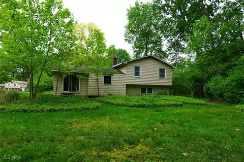 Exterior - 8266 Steeplechase Dr, Mentor, OH 44060 photo 3 of 3