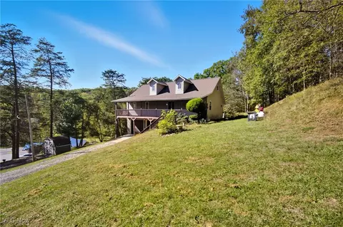 2993 Harris Hwy, Washington, WV 26181