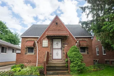7811 Snow Rd, Parma, OH 44129