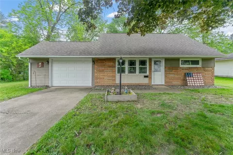 169 N Main St, Austintown, OH 44515