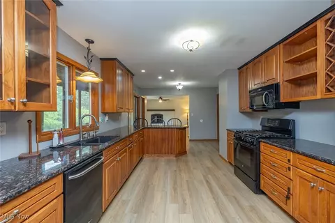357 Leatherman Rd, Wadsworth, OH 44281 photo 12