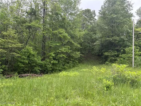 Dennis Road, Zanesville, OH 43701