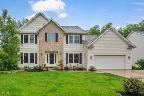 17360 Woodlawn Ct, Strongsville, OH 44149