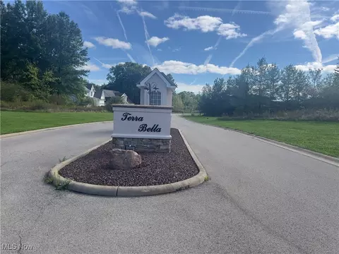 Terra Bella Drive, Youngstown, OH 44505