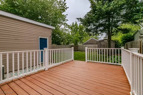Exterior - 320 E 210th St, Euclid, OH 44123 photo 9 of 9