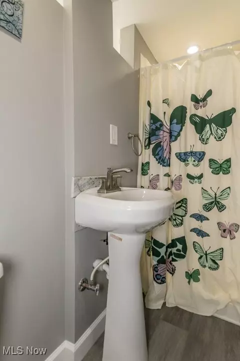 Bath - 320 E 210th St, Euclid, OH 44123 photo 2 of 4