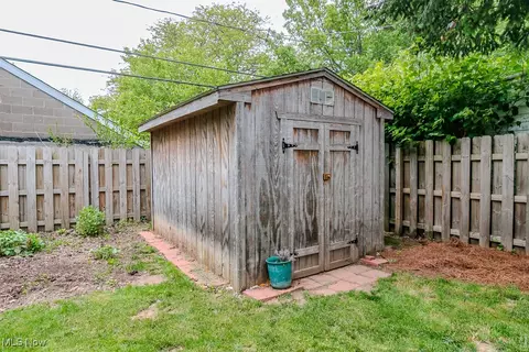 Exterior - 320 E 210th St, Euclid, OH 44123 photo 6 of 9