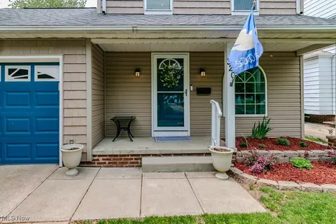Exterior - 320 E 210th St, Euclid, OH 44123 photo 2 of 9