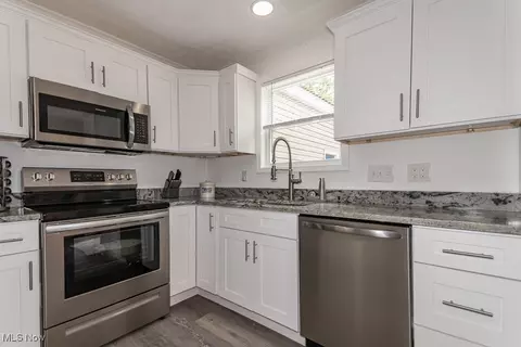 Kitchen - 320 E 210th St, Euclid, OH 44123 photo 3 of 5