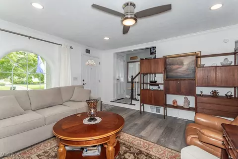Living - 320 E 210th St, Euclid, OH 44123 photo 1 of 5