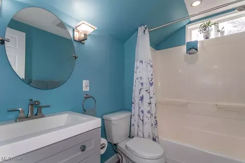 Bath - 320 E 210th St, Euclid, OH 44123 photo 3 of 4