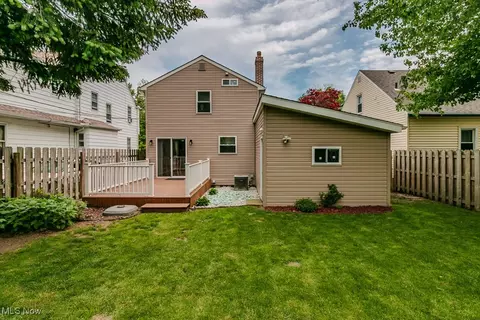Exterior - 320 E 210th St, Euclid, OH 44123 photo 7 of 9