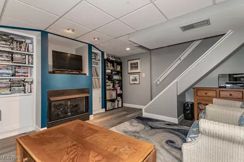 Living - 320 E 210th St, Euclid, OH 44123 photo 4 of 5