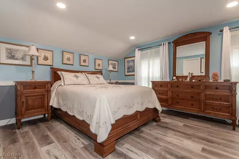 Bedroom - 320 E 210th St, Euclid, OH 44123 photo 3 of 6