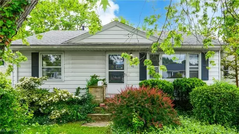 760 Roanoke Ave, Cuyahoga Falls, OH 44221
