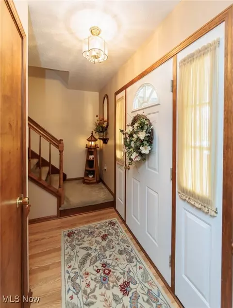 239 Hemlock Dr, Elyria, OH 44035 photo 3