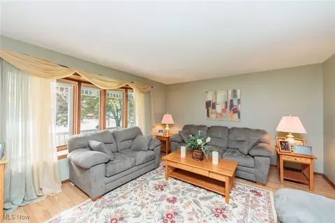 239 Hemlock Dr, Elyria, OH 44035 photo 5