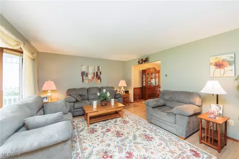 239 Hemlock Dr, Elyria, OH 44035 photo 6