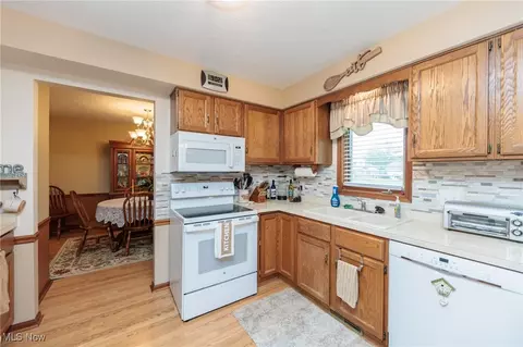 239 Hemlock Dr, Elyria, OH 44035 photo 11