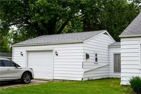 2007 W 59th St, Ashtabula, OH 44004 photo 2