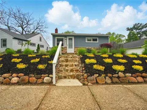 7877 Lake Shore Blvd, Mentor On The Lake, OH 44060