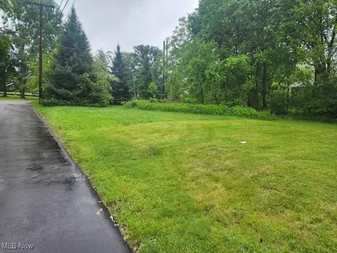 Wooster Road N, Barberton, OH 44203