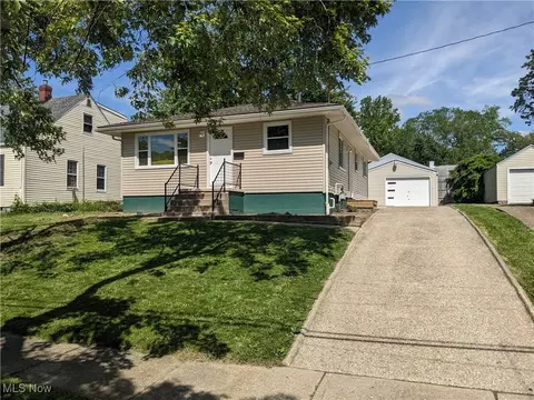 871 Chinook Ave, Akron, OH 44305