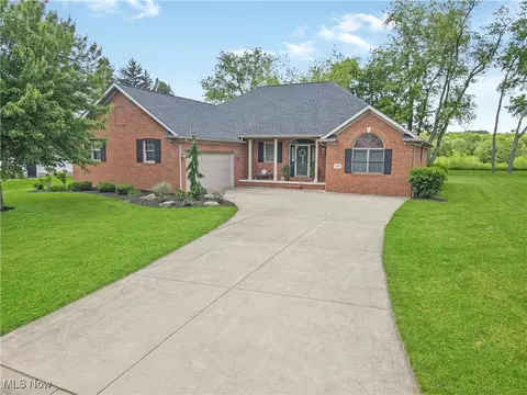 1135 Wheaton Cir NE, Massillon, OH 44646