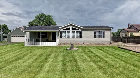 315 E Avenue Ave NE, Tuscarawas, OH 44682