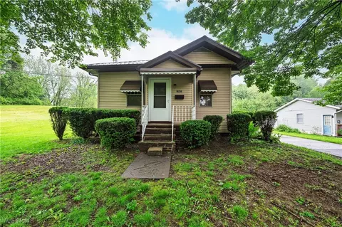2985 Brouse St NW, Uniontown, OH 44685