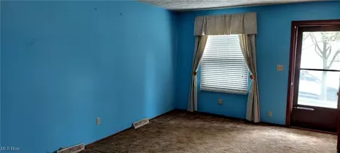Living - 564 Stephens Rd, Akron, OH 44312 photo 1 of 1