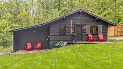 6026 Concord Dr, Bowerston, OH 44695