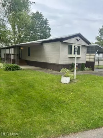 214 Hickory Cir, Elyria, OH 44035