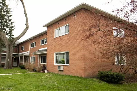 23756 Banbury Cir #1, Warrensville Heights, OH 44128