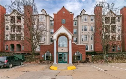 180 Fox Hollow Dr #302, Mayfield Heights, OH 44124