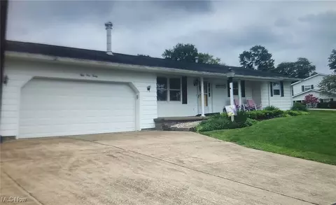 5130 Northcrest Dr, Nashport, OH 43830
