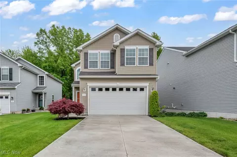 713 Westpointe Dr, Amherst, OH 44001