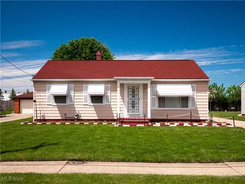 10450 Fairlawn Dr, Parma, OH 44130