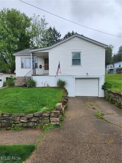 221 Efaw Ave, Saint Clairsville, OH 43950