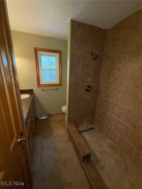Bath - 7556 Jaguar Dr, Boardman, OH 44512 photo 1 of 6