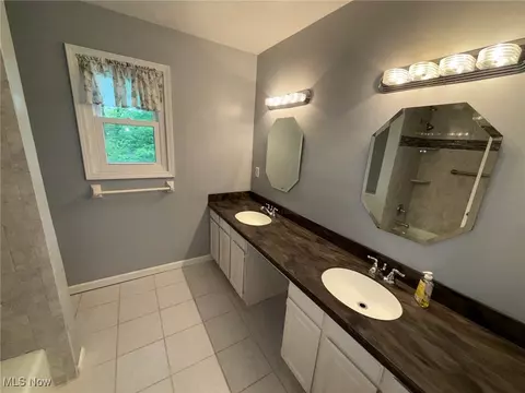 Bath - 7556 Jaguar Dr, Boardman, OH 44512 photo 4 of 6
